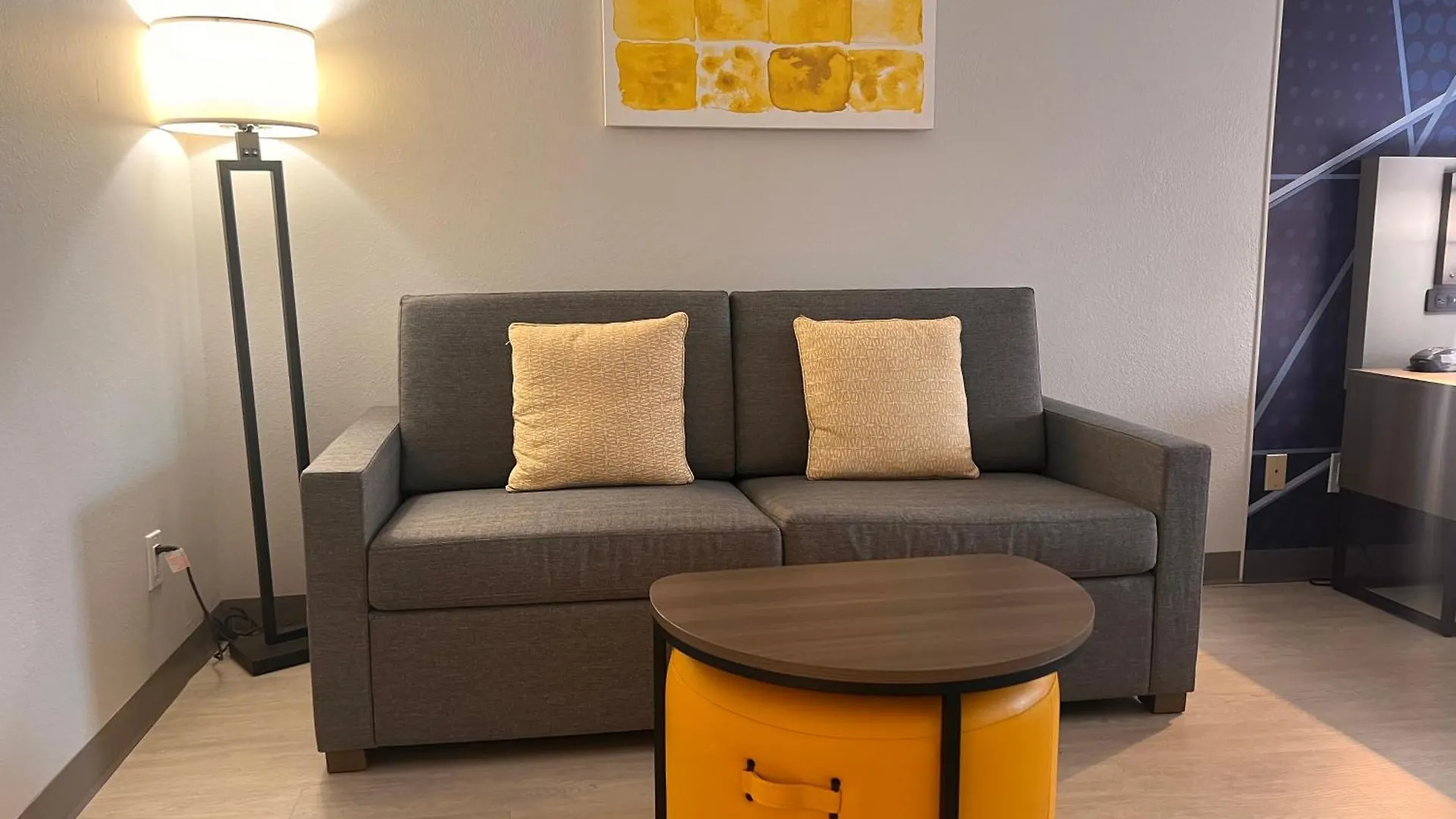 Comfort Suites Louisville Airport Hotel