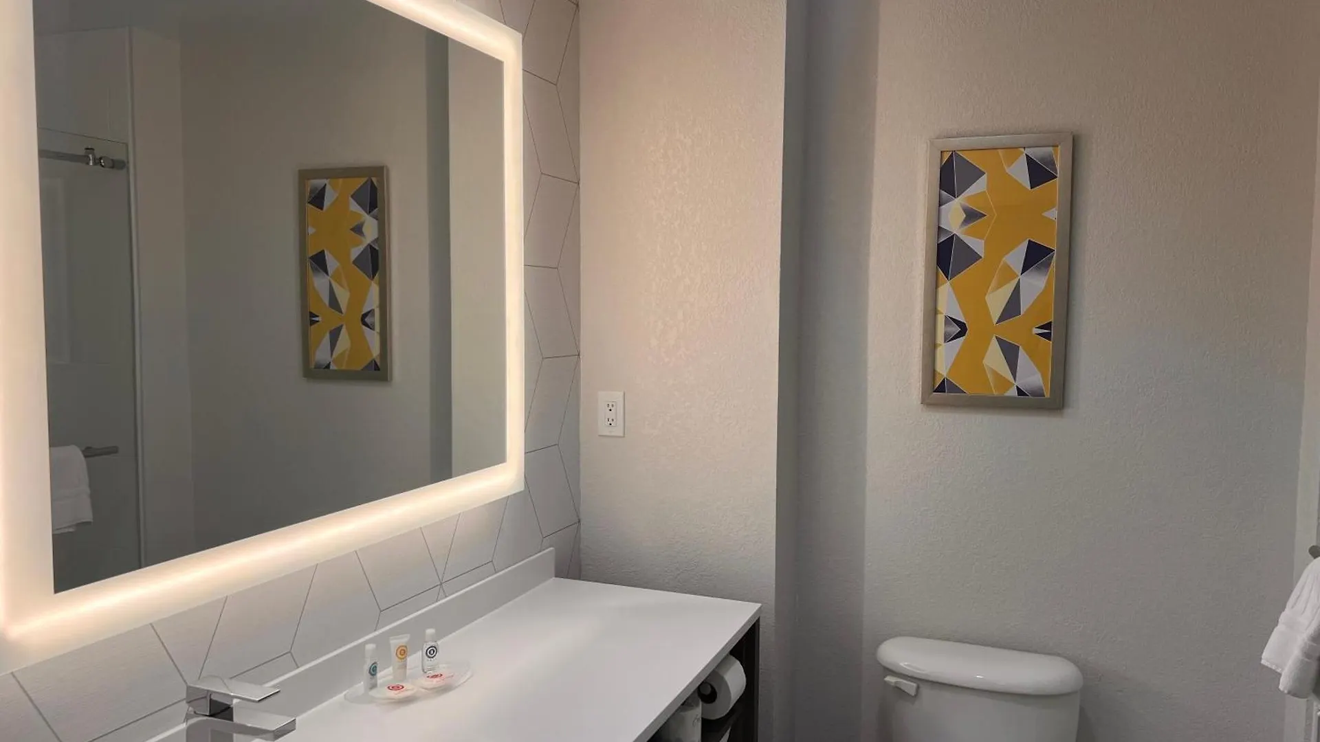 Comfort Suites Louisville Airport