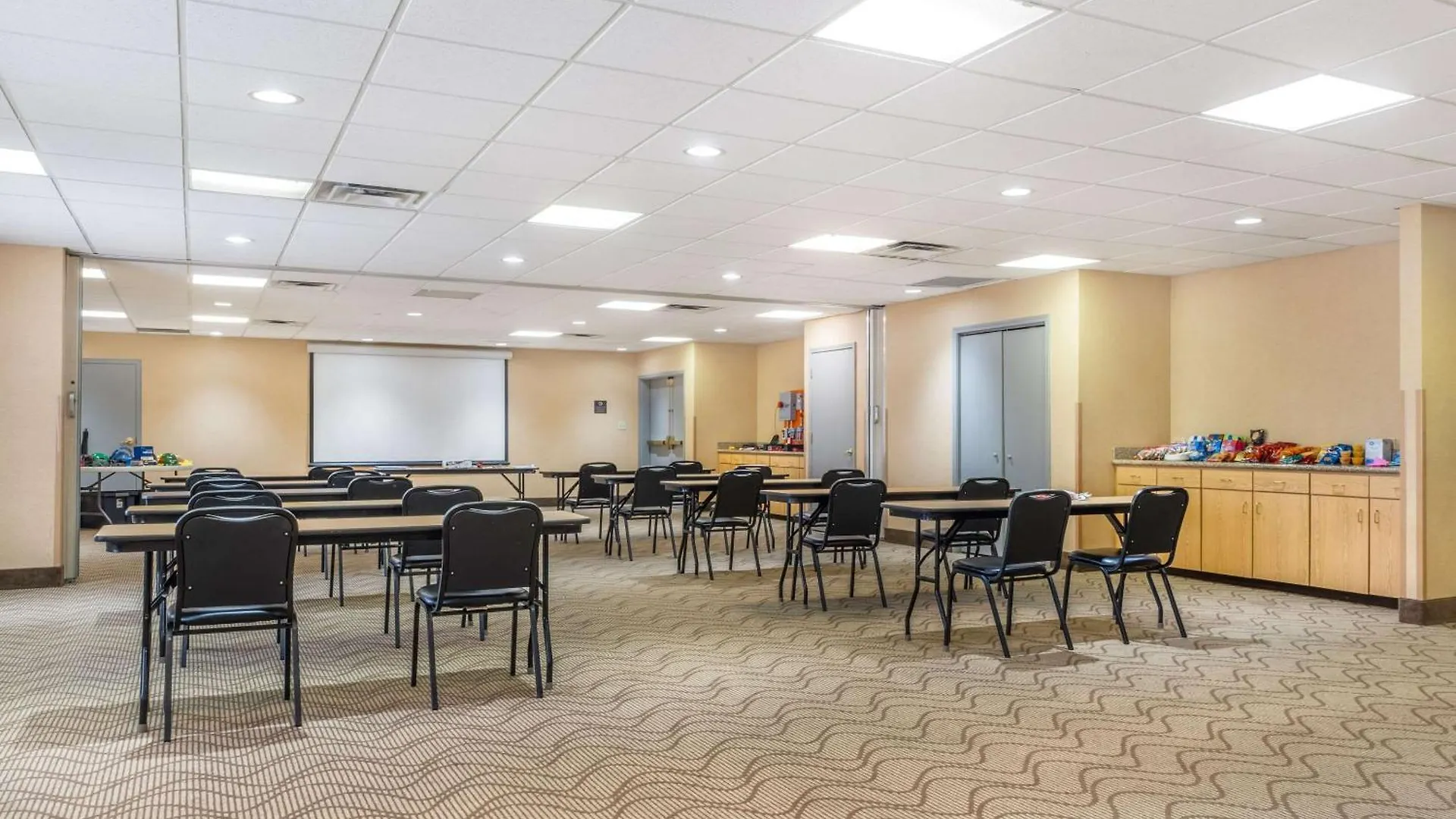 Comfort Suites Louisville Airport Hotel