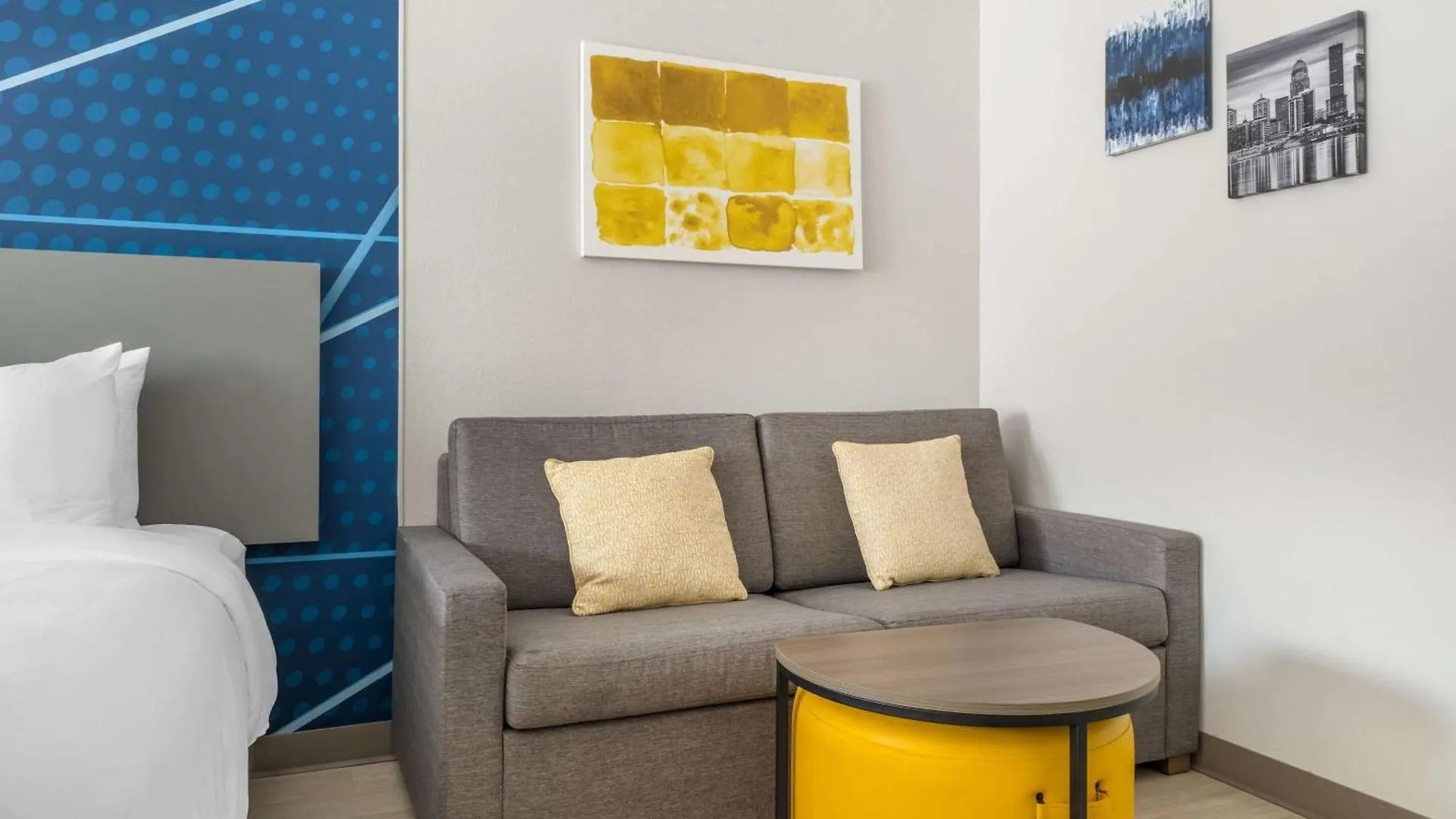 Hotel Comfort Suites Louisville Airport