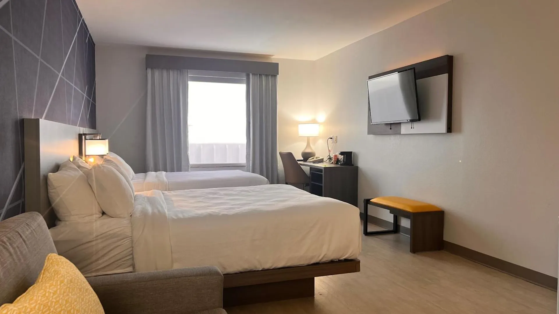 Comfort Suites Louisville Airport Hotel