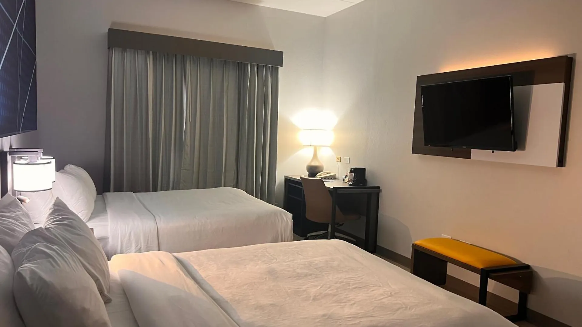 Comfort Suites Louisville Airport 3*,