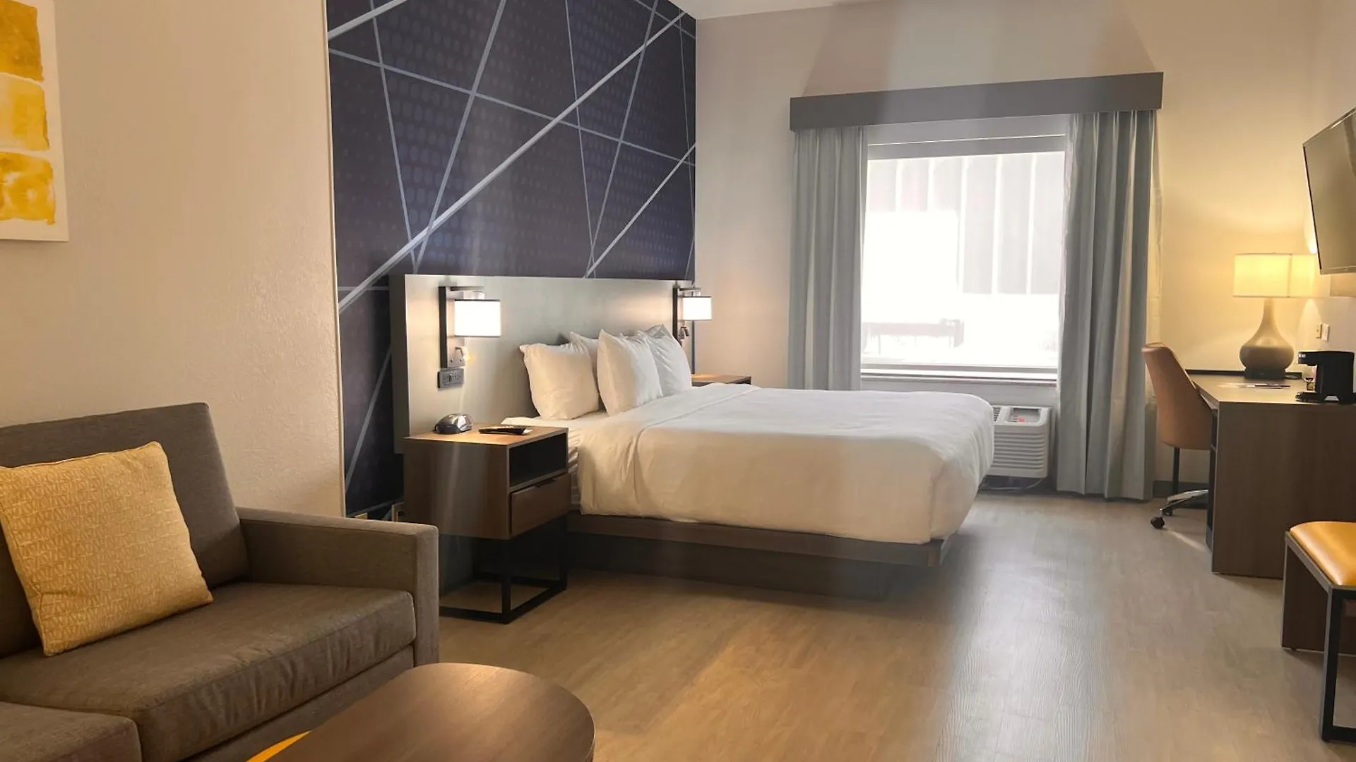 Hotel Comfort Suites Louisville Airport