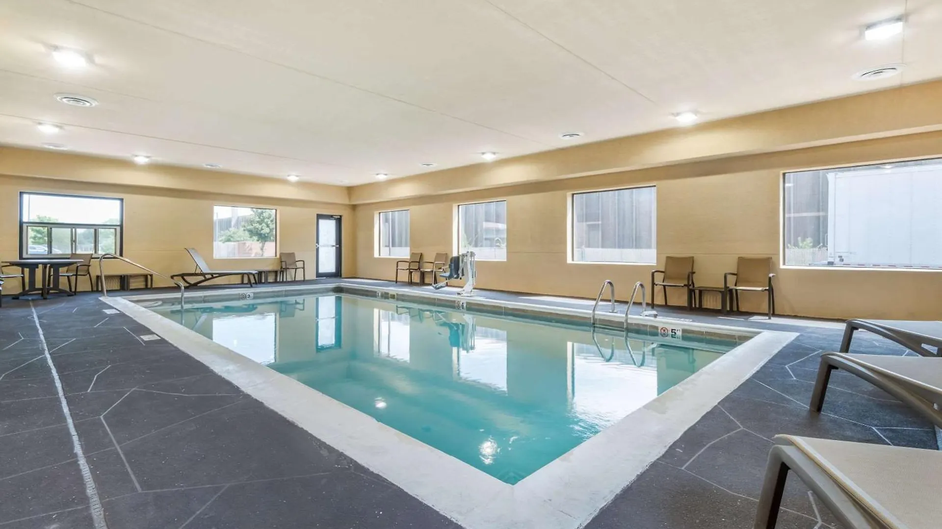 Comfort Suites Louisville Airport 3*,  United States